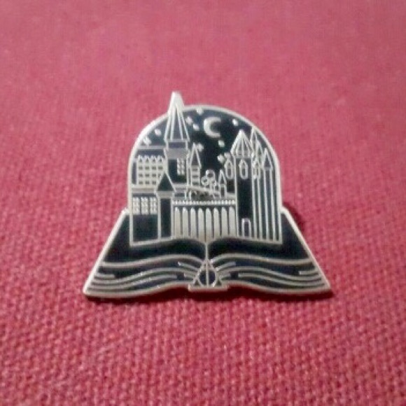 Harry Potter Hogwarts Enamel Pin - Picture 3 of 3